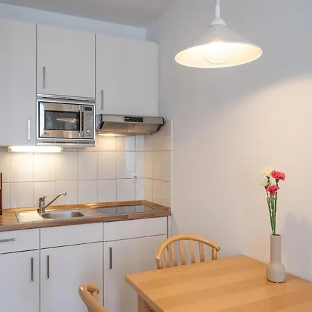 Lichtdurchflutete Mit Balkon In Suedostlage In Apartment *