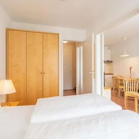Lichtdurchflutete Mit Balkon In Suedostlage In Apartment *